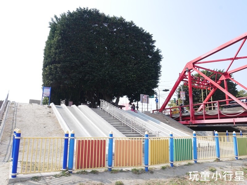 雲林景點｜西螺大橋親水公園+廣場+特色遊戲場（螺石公園）｜雲林玩沙玩水
