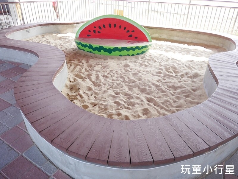 雲林景點｜西螺大橋親水公園+廣場+特色遊戲場（螺石公園）｜雲林玩沙玩水