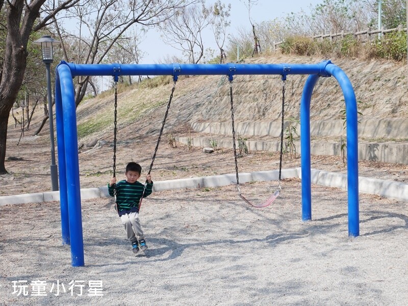 雲林景點｜西螺大橋親水公園+廣場+特色遊戲場（螺石公園）｜雲林玩沙玩水