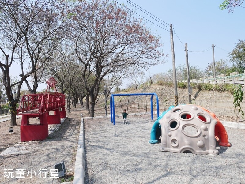 雲林景點｜西螺大橋親水公園+廣場+特色遊戲場（螺石公園）｜雲林玩沙玩水