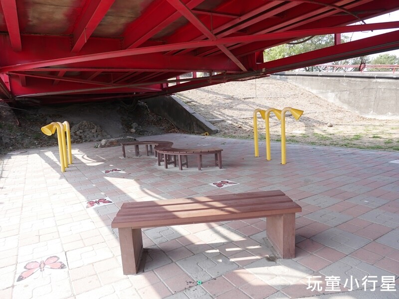 雲林景點｜西螺大橋親水公園+廣場+特色遊戲場（螺石公園）｜雲林玩沙玩水