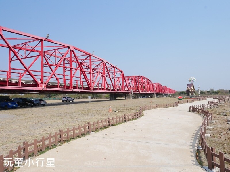 雲林景點｜西螺大橋親水公園+廣場+特色遊戲場（螺石公園）｜雲林玩沙玩水