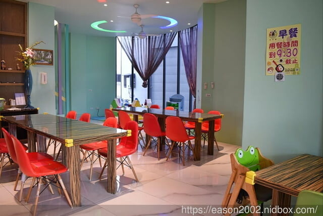 宜蘭冬山親子民宿推薦 | 丟丟噹親子樂園民宿 宜蘭百坪民宿 接近小動物 釣魚划船 奶瓶餵魚 網美拍照景點