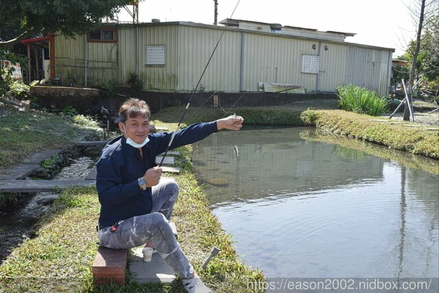 宜蘭冬山親子民宿推薦 | 丟丟噹親子樂園民宿 宜蘭百坪民宿 接近小動物 釣魚划船 奶瓶餵魚 網美拍照景點