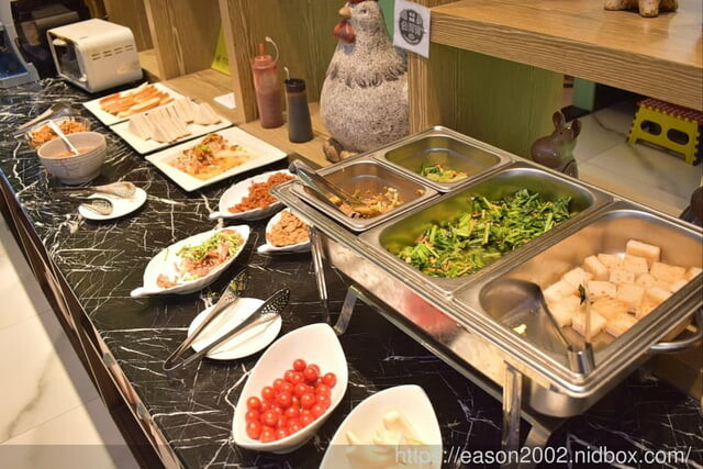 宜蘭冬山親子民宿推薦 | 丟丟噹親子樂園民宿 宜蘭百坪民宿 接近小動物 釣魚划船 奶瓶餵魚 網美拍照景點