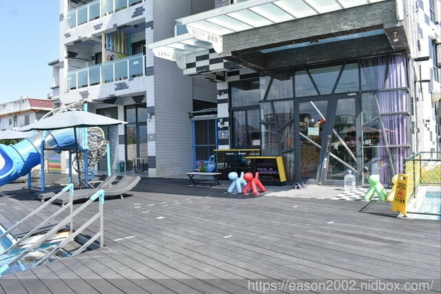 宜蘭冬山親子民宿推薦 | 丟丟噹親子樂園民宿 宜蘭百坪民宿 接近小動物 釣魚划船 奶瓶餵魚 網美拍照景點