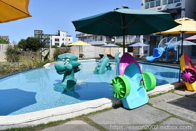 宜蘭冬山親子民宿推薦 | 丟丟噹親子樂園民宿 宜蘭百坪民宿 接近小動物 釣魚划船 奶瓶餵魚 網美拍照景點