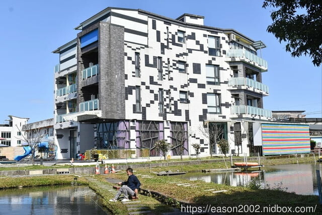 宜蘭冬山親子民宿推薦 | 丟丟噹親子樂園民宿 宜蘭百坪民宿 接近小動物 釣魚划船 奶瓶餵魚 網美拍照景點