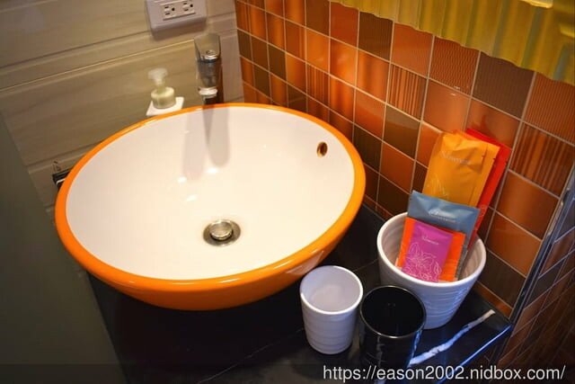 宜蘭冬山親子民宿推薦 | 丟丟噹親子樂園民宿 宜蘭百坪民宿 接近小動物 釣魚划船 奶瓶餵魚 網美拍照景點