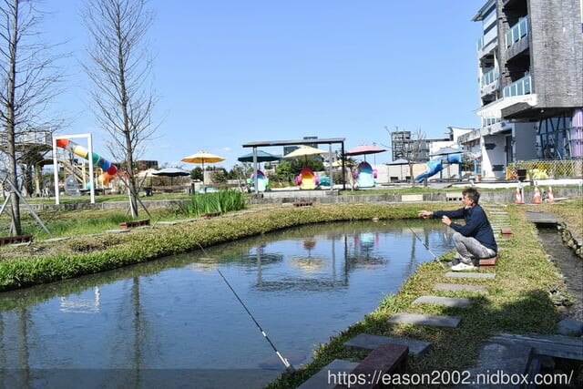 宜蘭冬山親子民宿推薦 | 丟丟噹親子樂園民宿 宜蘭百坪民宿 接近小動物 釣魚划船 奶瓶餵魚 網美拍照景點