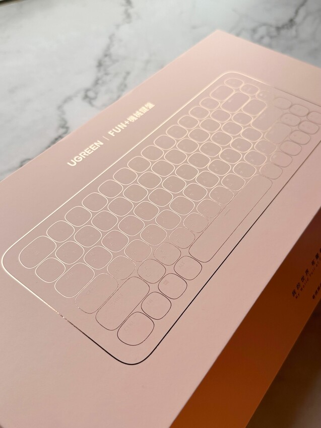 超可愛糖果色！綠聯UGREEN KU101 FUN+(夢幻樂園)機械鍵盤｜MAC 、Windows、有線無線自由切換｜自帶15種絢彩燈光！ - 萍姐愛分享