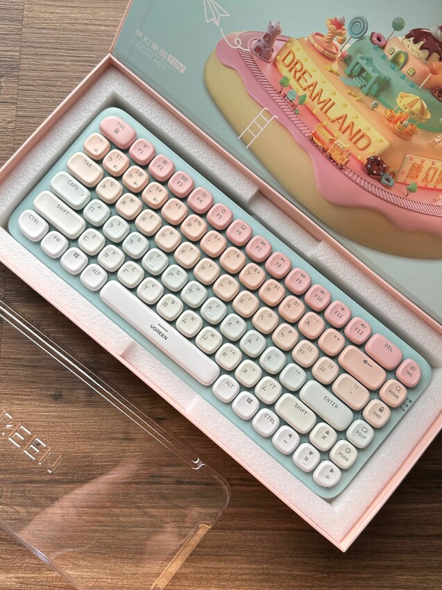 超可愛糖果色！綠聯UGREEN KU101 FUN+(夢幻樂園)機械鍵盤｜MAC 、Windows、有線無線自由切換｜自帶15種絢彩燈光！ - 萍姐愛分享