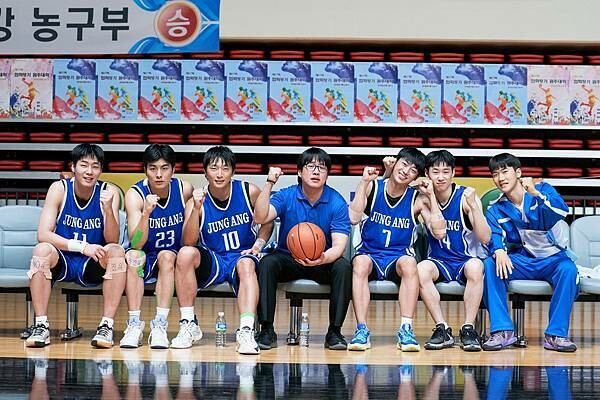 10-魯蛇大翻身_新聞稿照03_真實故事改編! 觀眾滿意度高達97_!