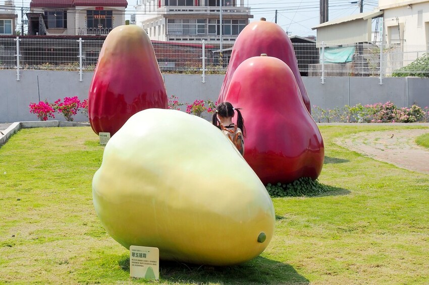 【屏東親子景點】♥透紅佳人探索樂園♥全台唯一蓮霧主題觀光工廠.可愛蓮霧巨人.蓮霧風味手作愛玉/窯烤披薩DIY