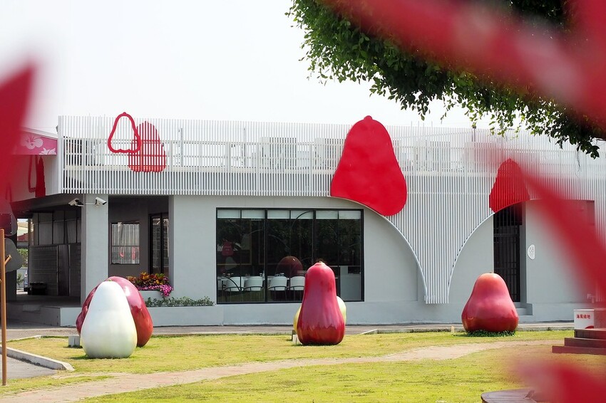 【屏東親子景點】♥透紅佳人探索樂園♥全台唯一蓮霧主題觀光工廠.可愛蓮霧巨人.蓮霧風味手作愛玉/窯烤披薩DIY