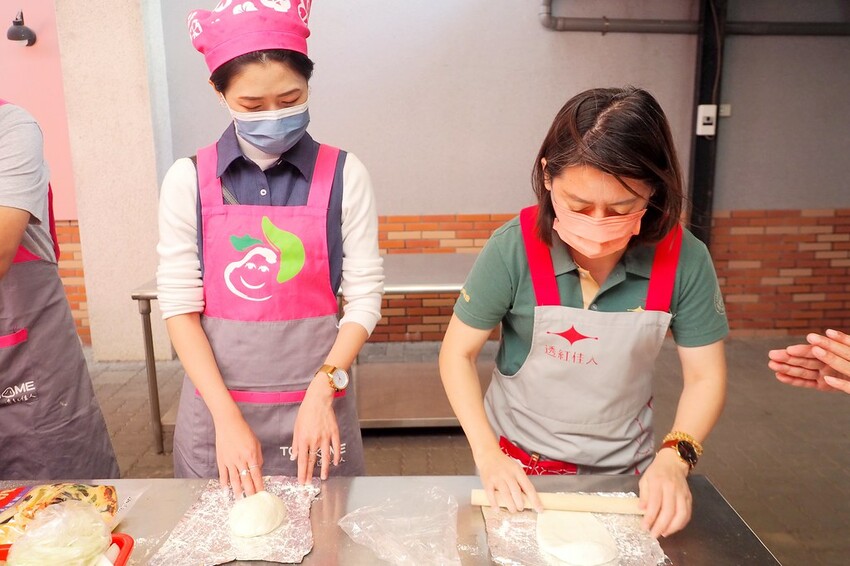 【屏東親子景點】♥透紅佳人探索樂園♥全台唯一蓮霧主題觀光工廠.可愛蓮霧巨人.蓮霧風味手作愛玉/窯烤披薩DIY