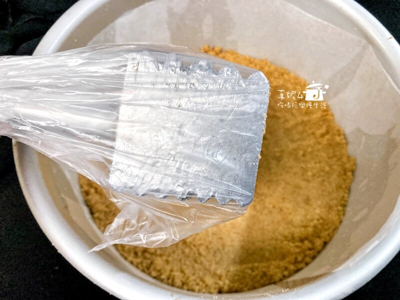 烘焙筆記│花生醬乳酪蛋糕，一口超滿足的甜鹹雙滋味