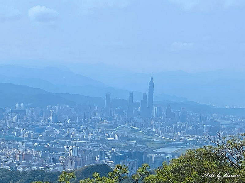 碧山露營場-天空步道~森林S型步道與101成了最美的風景 @Bernice的隨手筆記