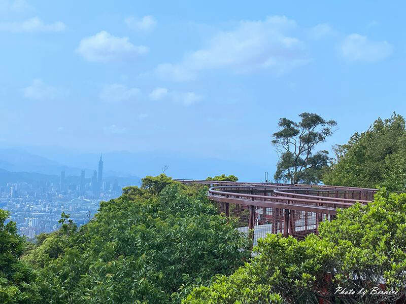 碧山露營場-天空步道~森林S型步道與101成了最美的風景 @Bernice的隨手筆記