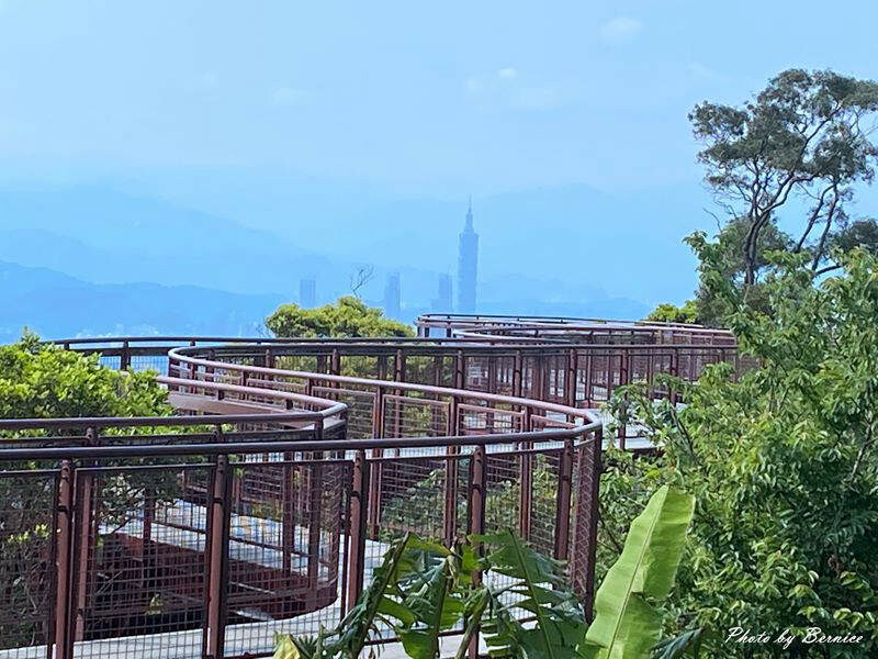 碧山露營場-天空步道~森林S型步道與101成了最美的風景 @Bernice的隨手筆記