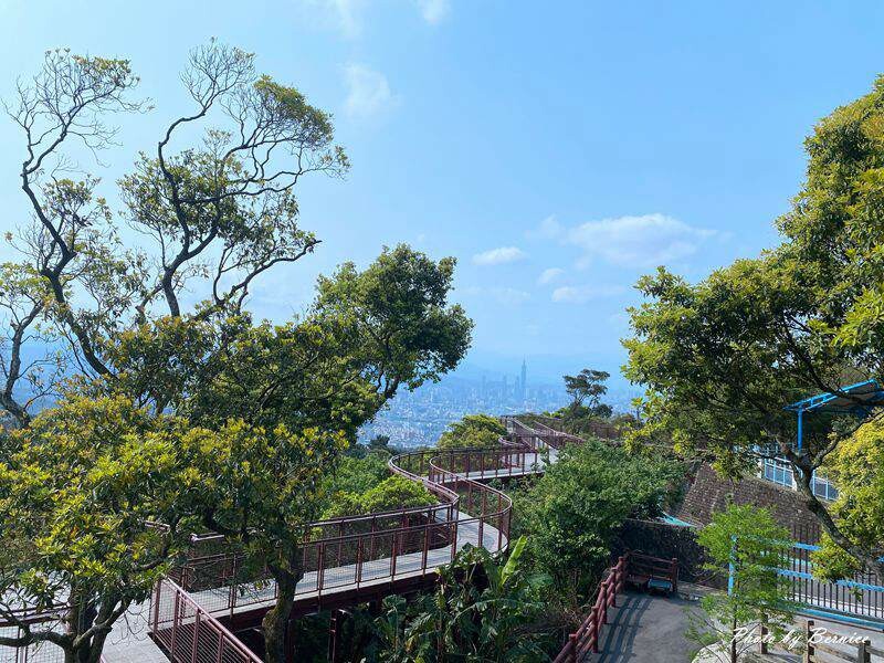 碧山露營場-天空步道~森林S型步道與101成了最美的風景 @Bernice的隨手筆記