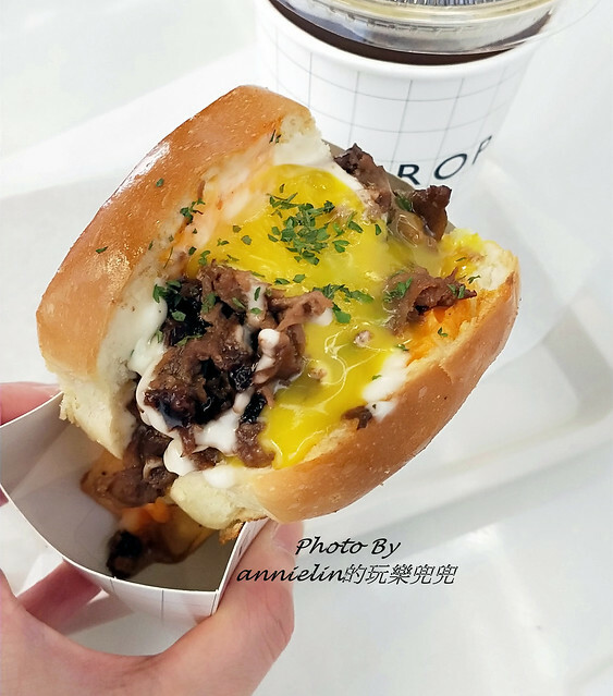 ◎【首爾(三清洞) EGG DROP 超好吃的 "滑蛋厚三明治"】網美新寵！除了ISSAC，這家吐司三明治～你一定也要試