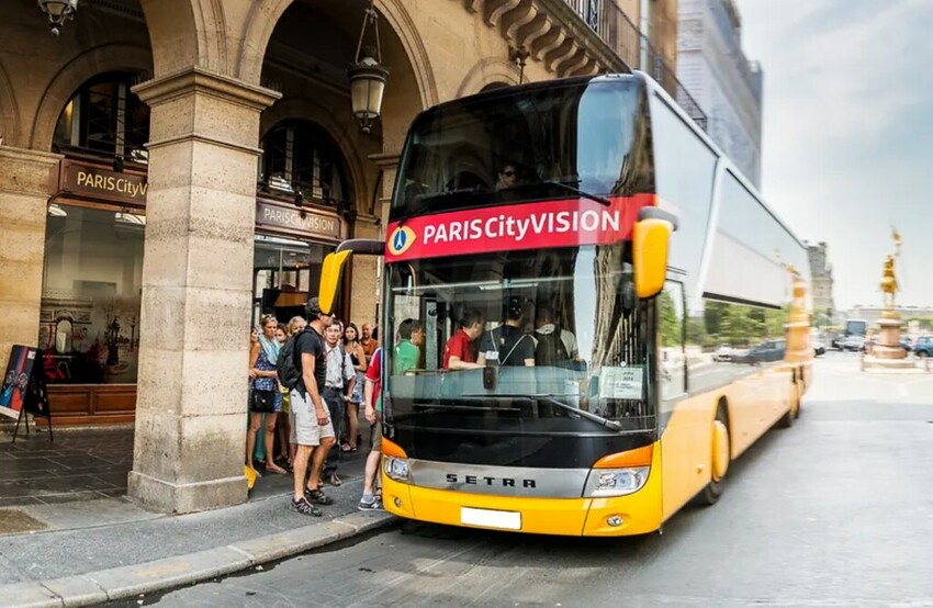 ◎【法國巴黎 紅磨坊－晚宴秀＆城市觀光巴士之旅】精緻奢華排場...嘖嘖稱奇！