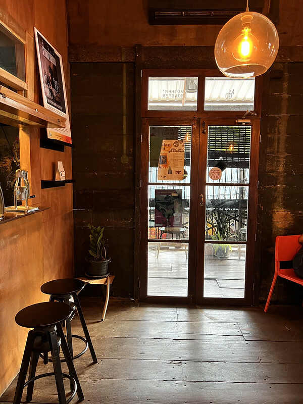 【亞洲，泰國，曼谷】Mother Roaster Talad Noi，夢想不分年齡，70 歲奶奶的咖啡夢想。（曼谷咖啡館）