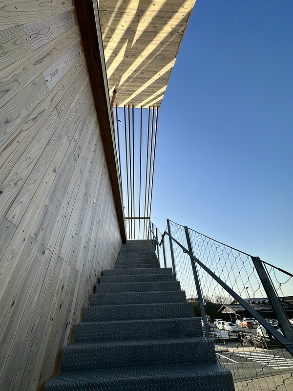 【日本，鳥取】Takahama Cafe（タカハマカフェ/高濱咖啡廳)，「通往天空的階梯」隈研吾新作品。（鳥取咖啡