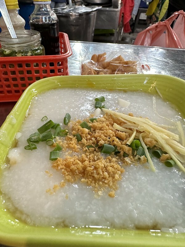 【亞洲，泰國，曼谷】陳進忠粥鋪（ โจ๊กตั้งจิงตง - เจ้าเก่าซังราชวงศ์ ）曼谷生活日常的幸福美味，在三聘