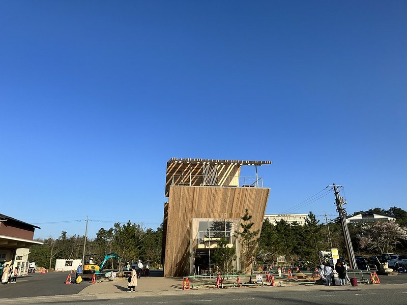 【日本，鳥取】Takahama Cafe（タカハマカフェ/高濱咖啡廳)，「通往天空的階梯」隈研吾新作品。（鳥取咖啡