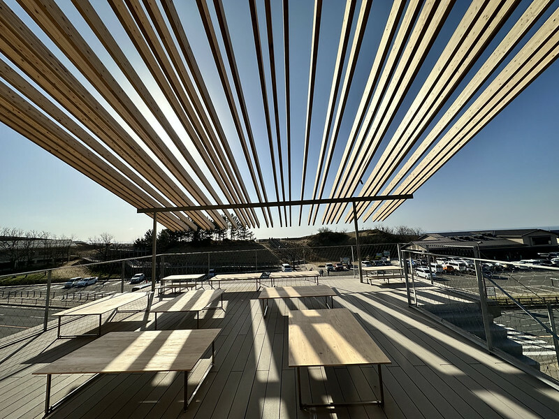 【日本，鳥取】Takahama Cafe（タカハマカフェ/高濱咖啡廳)，「通往天空的階梯」隈研吾新作品。（鳥取咖啡