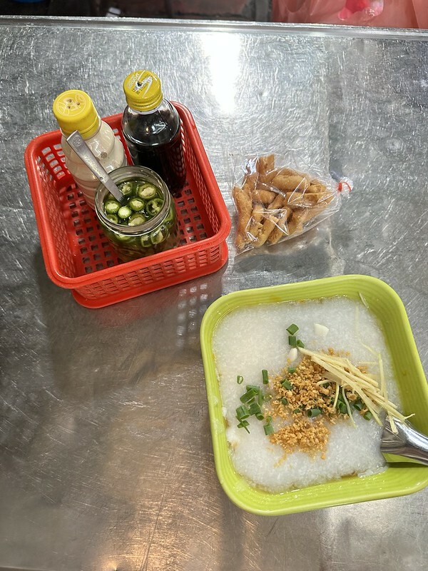 【亞洲，泰國，曼谷】陳進忠粥鋪（ โจ๊กตั้งจิงตง - เจ้าเก่าซังราชวงศ์ ）曼谷生活日常的幸福美味，在三聘