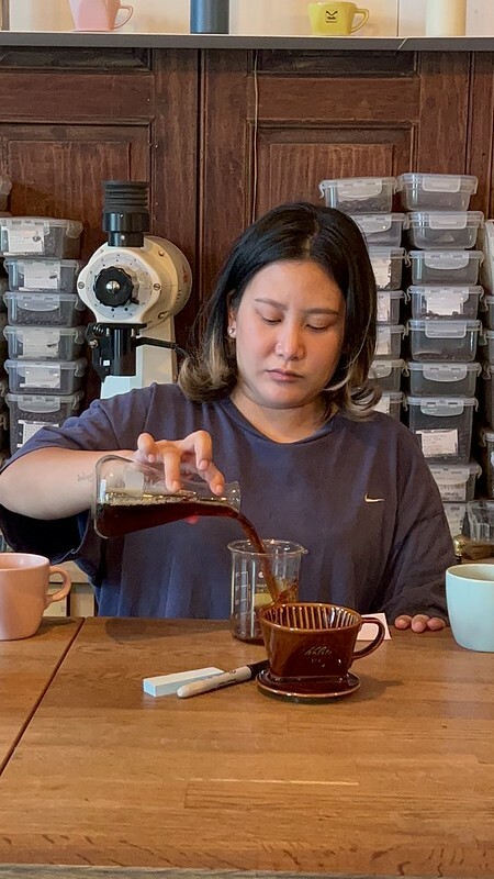 【亞洲，泰國，曼谷】Mother Roaster Talad Noi，夢想不分年齡，70 歲奶奶的咖啡夢想。（曼谷咖啡館）