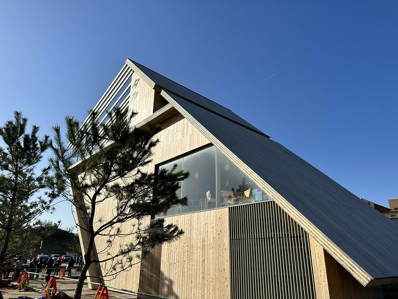 【日本，鳥取】Takahama Cafe（タカハマカフェ/高濱咖啡廳)，「通往天空的階梯」隈研吾新作品。（鳥取咖啡