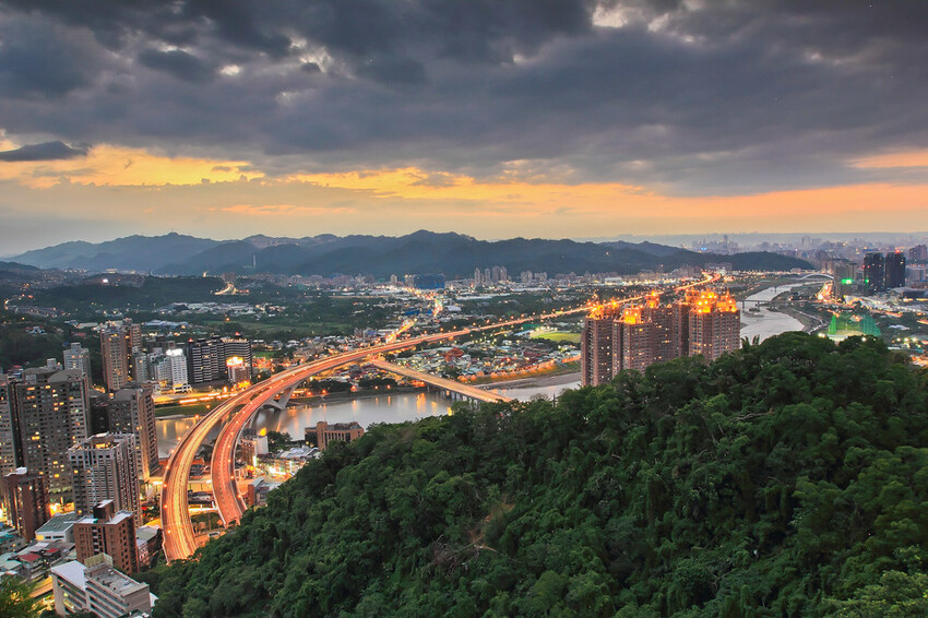 【北部景點】台北新北必去必拍夜景點│象山虎山│碧山巖│陽明山大屯山│劍潭山│老地方觀機平台│仙跡岩│金面山│