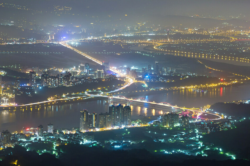 【北部景點】台北新北必去必拍夜景點│象山虎山│碧山巖│陽明山大屯山│劍潭山│老地方觀機平台│仙跡岩│金面山│