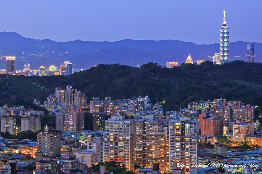 【北部景點】台北新北必去必拍夜景點│象山虎山│碧山巖│陽明山大屯山│劍潭山│老地方觀機平台│仙跡岩│金面山│