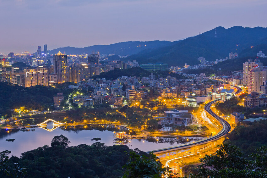 【北部景點】台北新北必去必拍夜景點│象山虎山│碧山巖│陽明山大屯山│劍潭山│老地方觀機平台│仙跡岩│金面山│