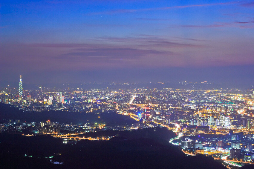 【北部景點】台北新北必去必拍夜景點│象山虎山│碧山巖│陽明山大屯山│劍潭山│老地方觀機平台│仙跡岩│金面山│