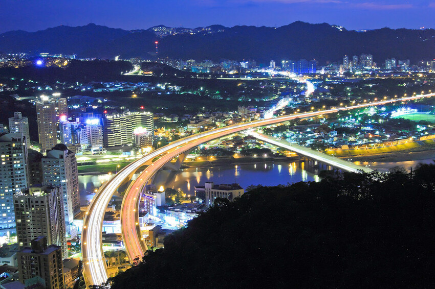 【北部景點】台北新北必去必拍夜景點│象山虎山│碧山巖│陽明山大屯山│劍潭山│老地方觀機平台│仙跡岩│金面山│