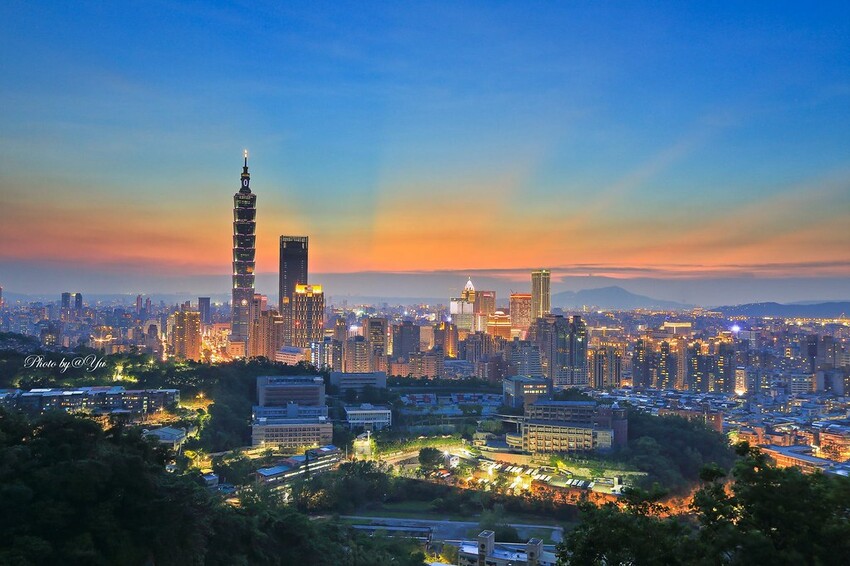 【北部景點】台北新北必去必拍夜景點│象山虎山│碧山巖│陽明山大屯山│劍潭山│老地方觀機平台│仙跡岩│金面山│