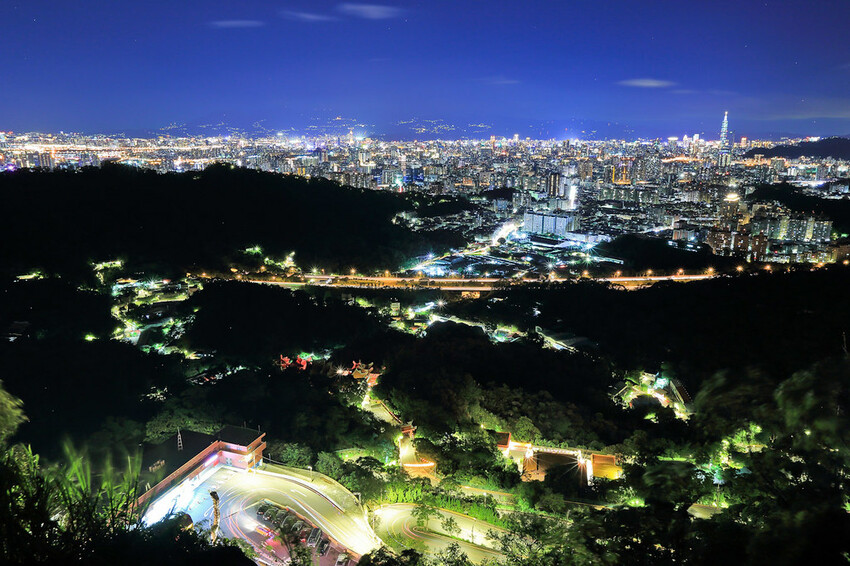 【北部景點】台北新北必去必拍夜景點│象山虎山│碧山巖│陽明山大屯山│劍潭山│老地方觀機平台│仙跡岩│金面山│