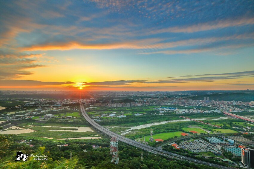 【北部景點】台北新北必去必拍夜景點│象山虎山│碧山巖│陽明山大屯山│劍潭山│老地方觀機平台│仙跡岩│金面山│