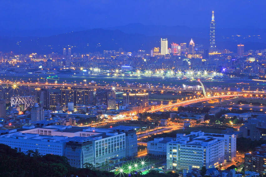 【北部景點】台北新北必去必拍夜景點│象山虎山│碧山巖│陽明山大屯山│劍潭山│老地方觀機平台│仙跡岩│金面山│