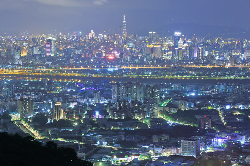 【北部景點】台北新北必去必拍夜景點│象山虎山│碧山巖│陽明山大屯山│劍潭山│老地方觀機平台│仙跡岩│金面山│