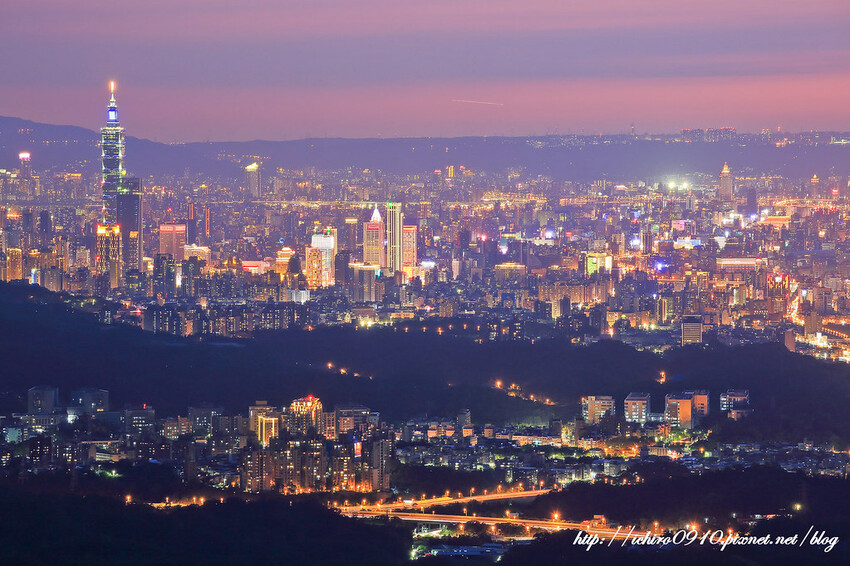 【北部景點】台北新北必去必拍夜景點│象山虎山│碧山巖│陽明山大屯山│劍潭山│老地方觀機平台│仙跡岩│金面山│