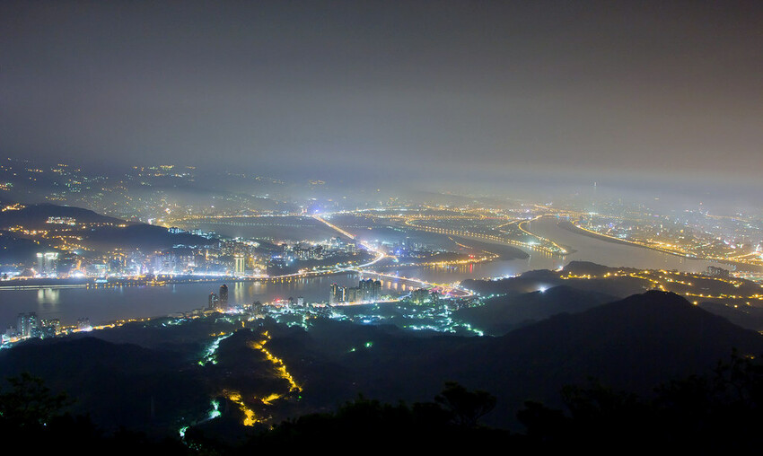 【北部景點】台北新北必去必拍夜景點│象山虎山│碧山巖│陽明山大屯山│劍潭山│老地方觀機平台│仙跡岩│金面山│