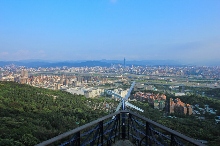【北部景點】台北新北必去必拍夜景點│象山虎山│碧山巖│陽明山大屯山│劍潭山│老地方觀機平台│仙跡岩│金面山│