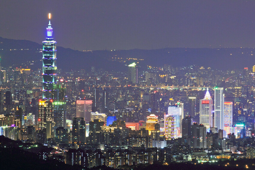 【北部景點】台北新北必去必拍夜景點│象山虎山│碧山巖│陽明山大屯山│劍潭山│老地方觀機平台│仙跡岩│金面山│